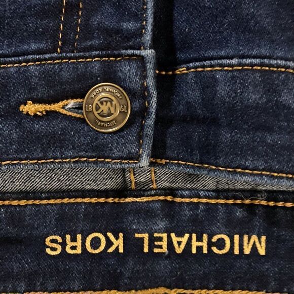 𝅺: : MICHAEL KORS Like New Dark Wash Raw Hem Denim Shorts : : - Picture 7 of 10